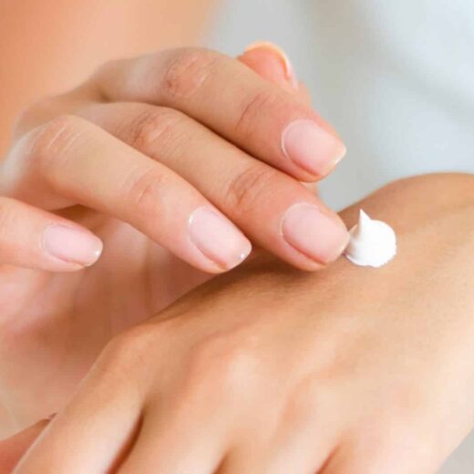 L&#8217;importance de prendre soin de ses mains : Conseils et solutions